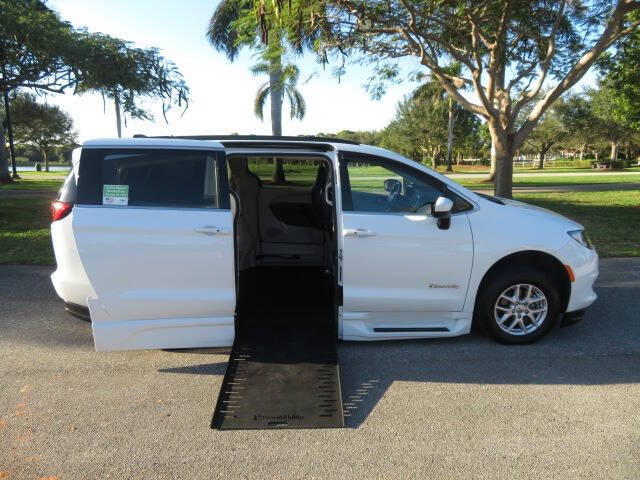 2021 Chrysler Voyager LXi