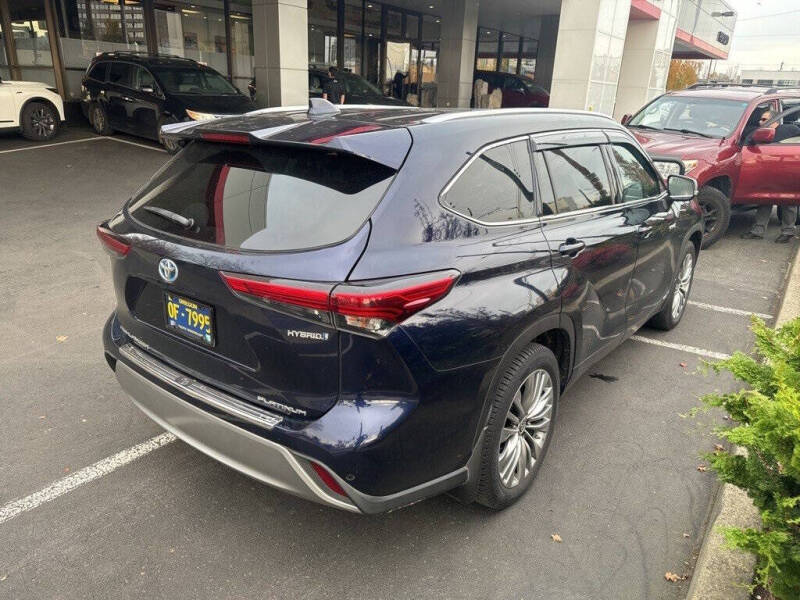 2021 Toyota Highlander Hybrid Platinum