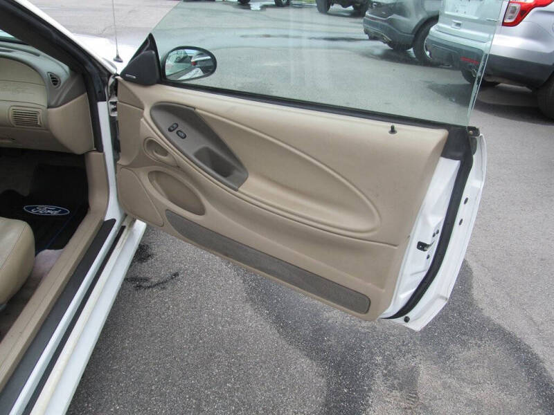 2004 Ford Mustang GT Deluxe