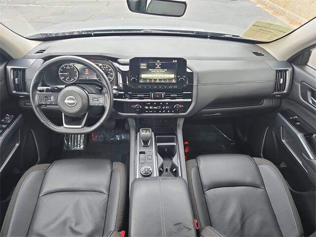 2025 Nissan Pathfinder SL