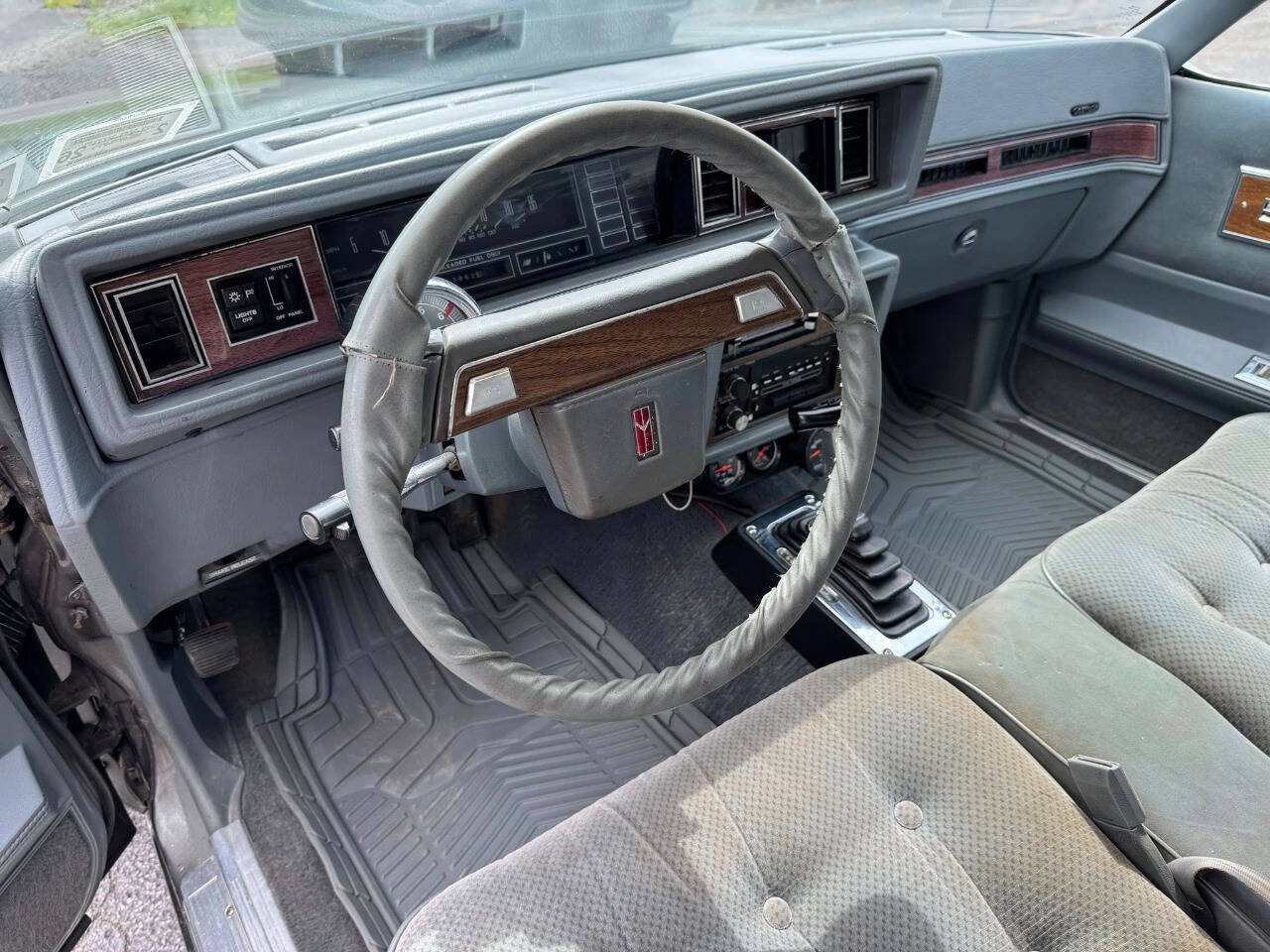1988 Oldsmobile Cutlass Supreme 29
