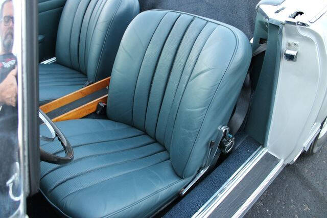 1967 Mercedes-Benz SL-Class 30