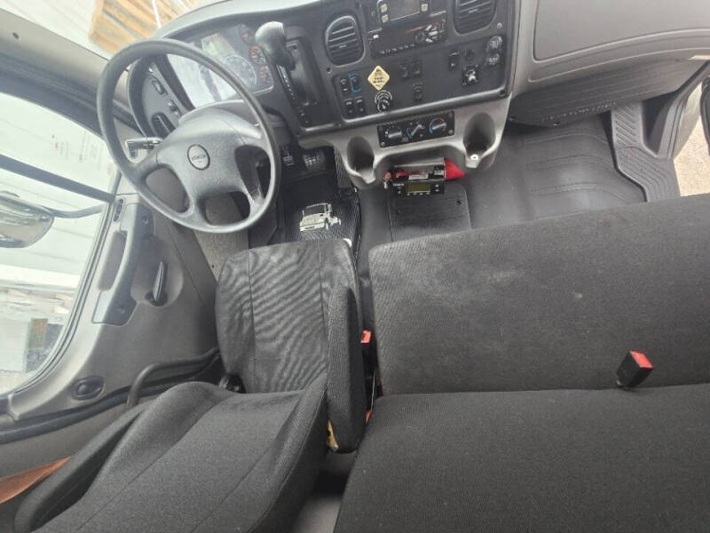 2019 Freightliner M2 106