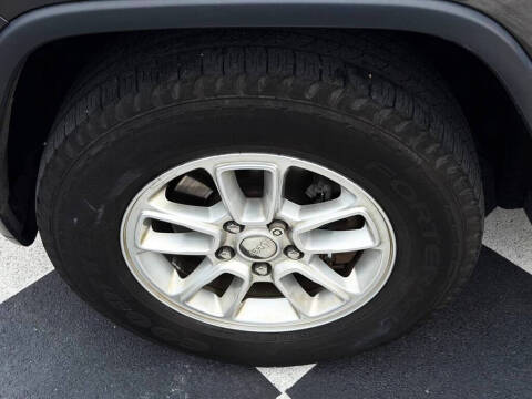 2019 Jeep Grand Cherokee Laredo