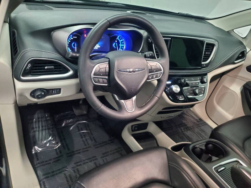 2023 Chrysler Pacifica Plug-In Hybrid Touring L