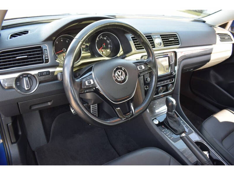 2017 Volkswagen Passat 1.8T SEL Premium