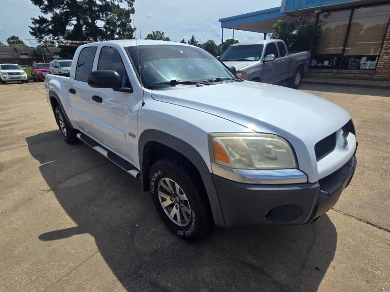 2006 Mitsubishi Raider Duro Cross V8