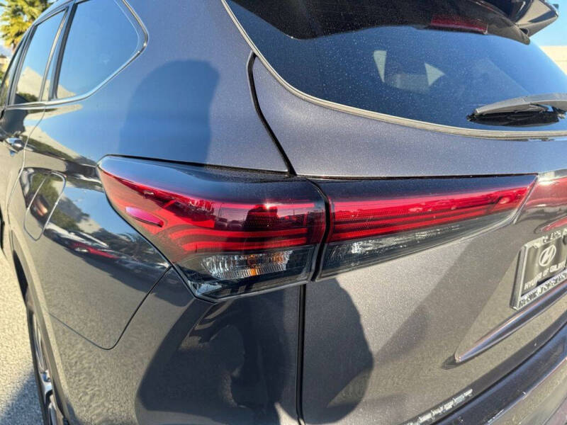 2023 Toyota Highlander Hybrid XLE