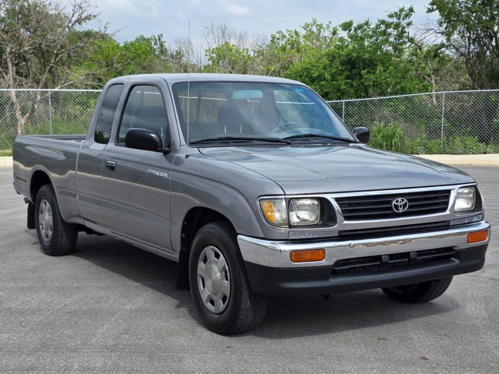 Gray 1996 Toyota Tacoma Base 2dr Extended Cab SB 1
