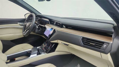 2024 Audi Q8 Sportback e-tron quattro Premium S line