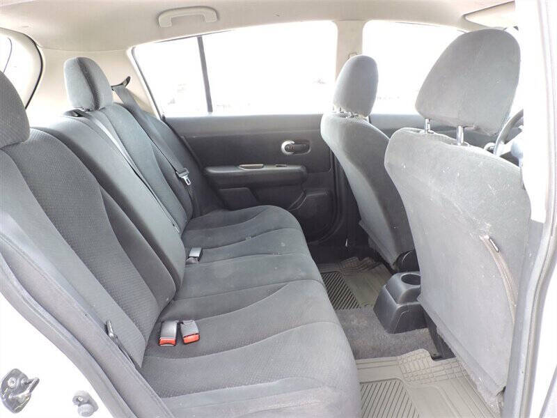 2011 Nissan Versa 1.8 S