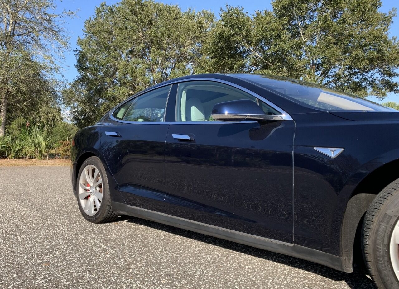 2014 Tesla Model S 11