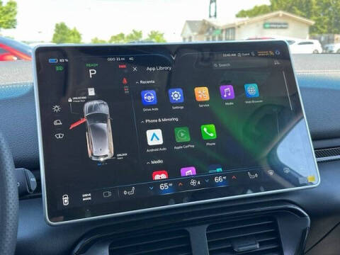 2025 VinFast VF8 Eco