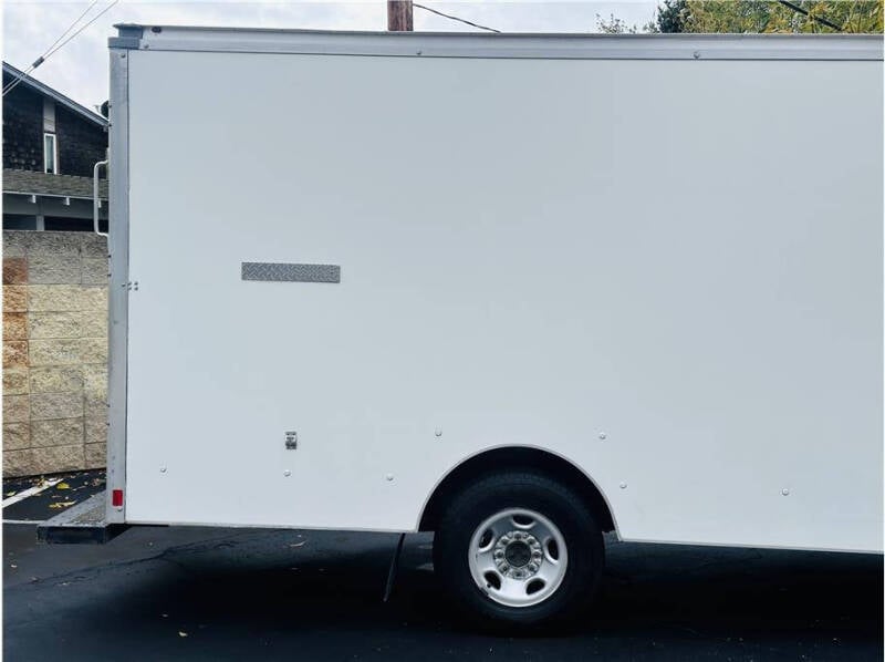 2019 Chevrolet Express Cutaway Base photo 11