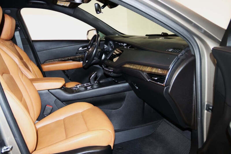 2020 Cadillac XT4 Premium Luxury