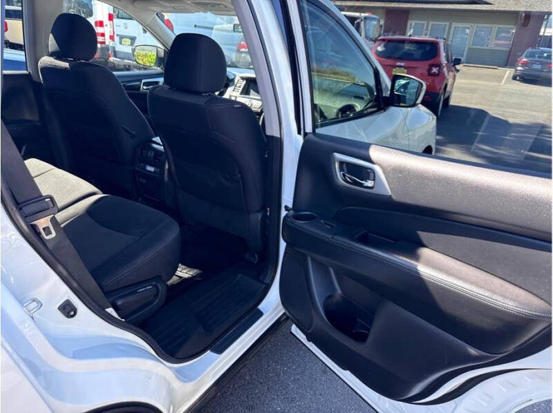 2020 Nissan Pathfinder S