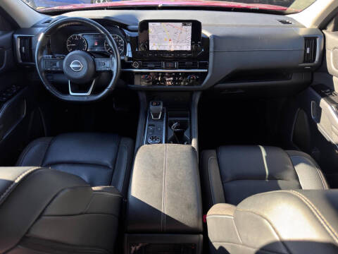 2023 Nissan Pathfinder SL