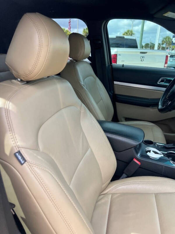 2017 Ford Explorer XLT - Photo 17