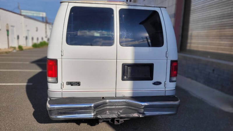 2000 Ford E-150 Chateau