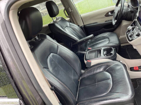 2017 Chrysler Pacifica Touring-L
