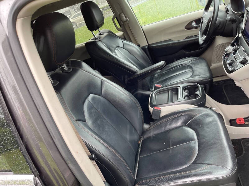2017 Chrysler Pacifica Touring-L