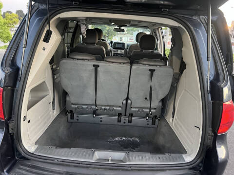 2009 Volkswagen Routan SE