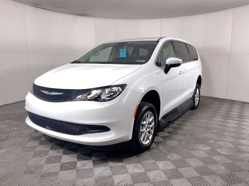 2023 Chrysler Voyager LX