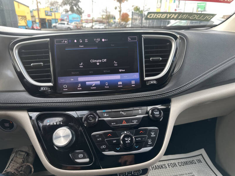 2023 Chrysler Pacifica Plug-In Hybrid Touring L