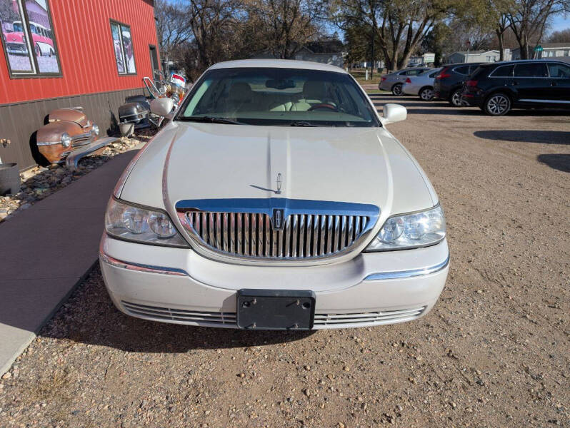 2005 Lincoln Town Car Signature Limited