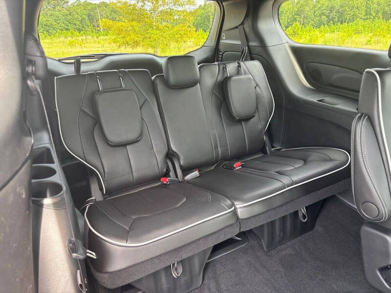 2027 Chrysler Pacifica Limited