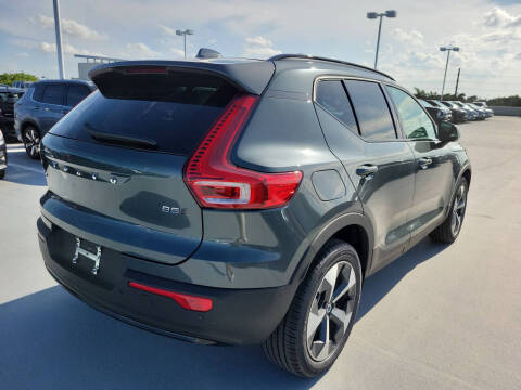 2026 Volvo XC40 B5 Plus