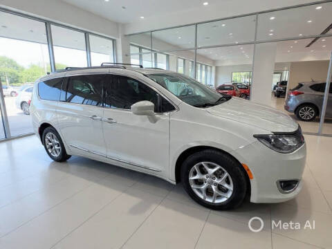 2017 Chrysler Pacifica Touring-L Plus