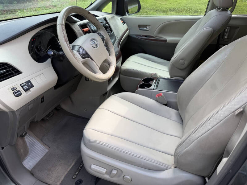 2014 Toyota Sienna XLE 8-Passenger