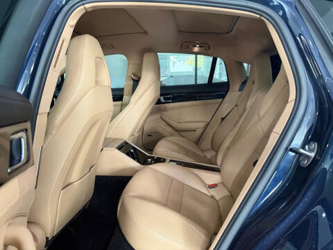 2017 Porsche Panamera