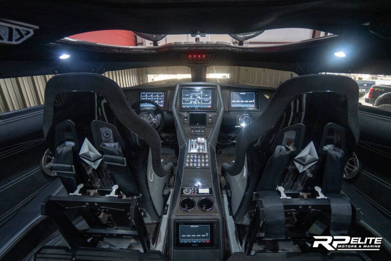 2019 Outerlimits SV43