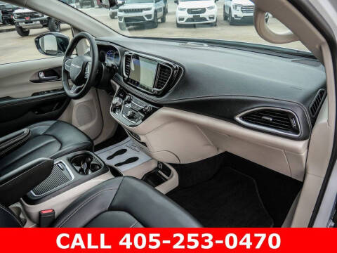 2024 Chrysler Pacifica Plug-In Hybrid Select