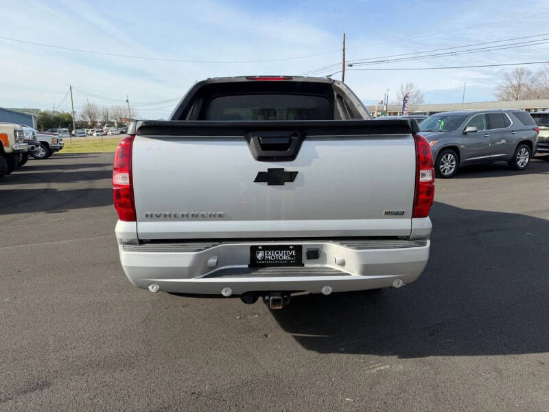 2011 Chevrolet Avalanche LS