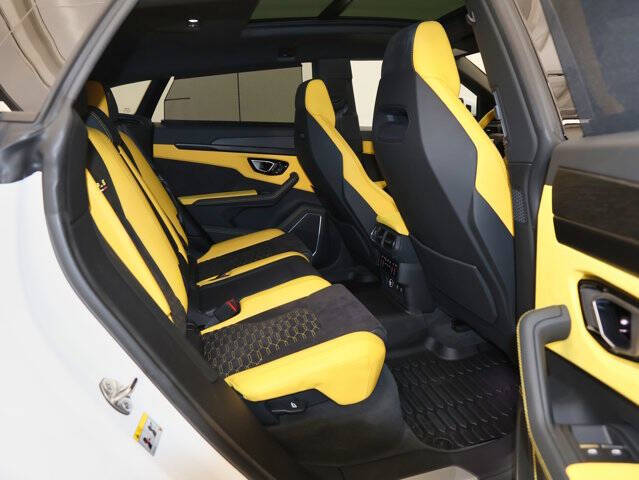 2022 Lamborghini Urus