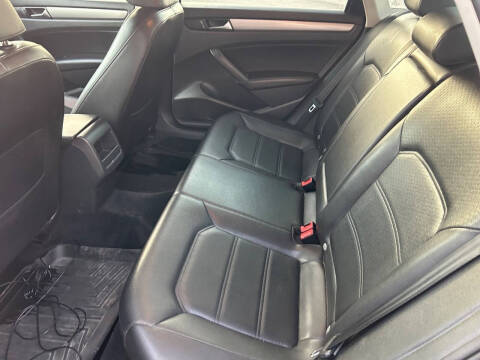 2014 Volkswagen Passat 1.8T Wolfsburg Edition PZEV