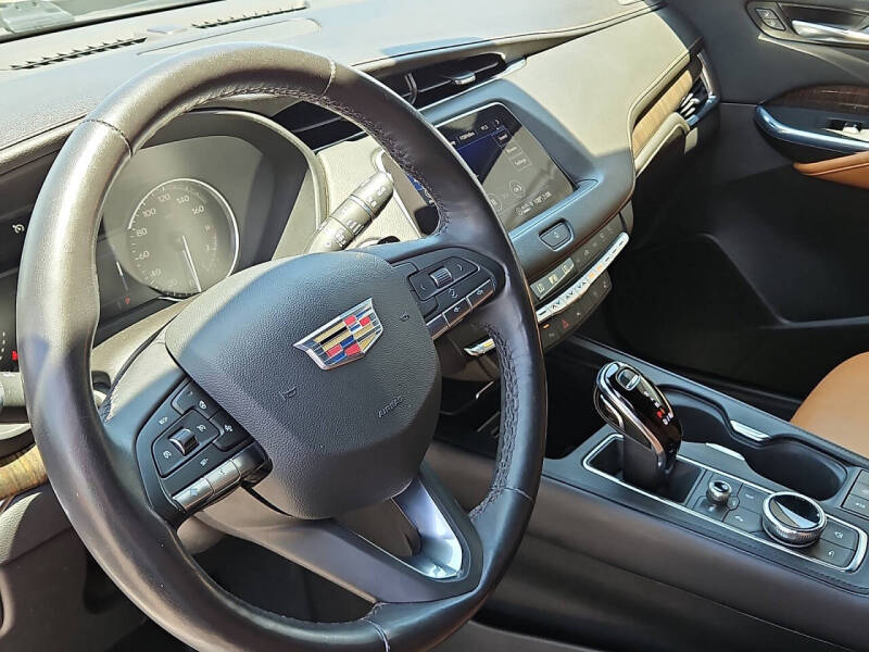 2023 Cadillac XT4 Premium Luxury