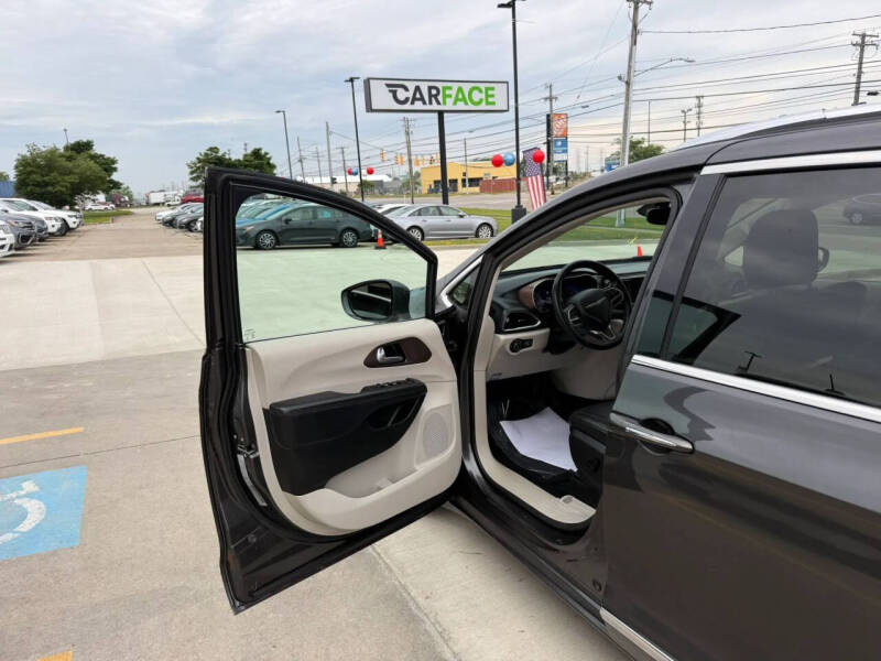 2017 Chrysler Pacifica Touring-L Plus