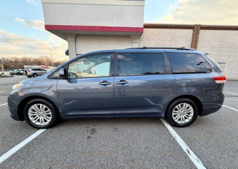 2014 Toyota Sienna XLE 8-Passenger