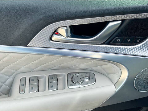2023 Genesis G70