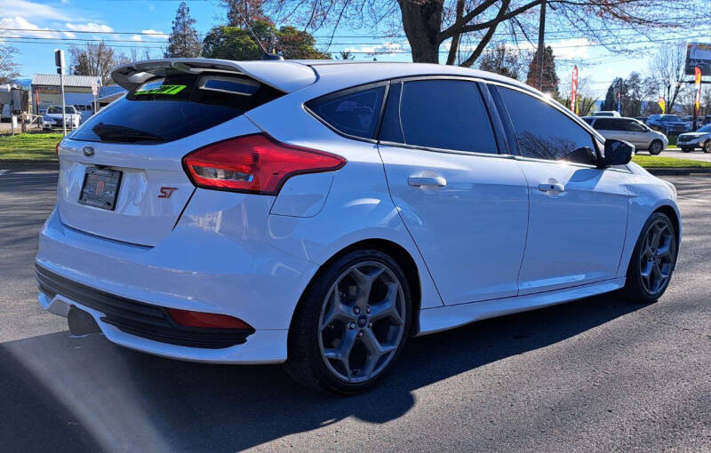 2018 Ford Focus ST - Photo 3