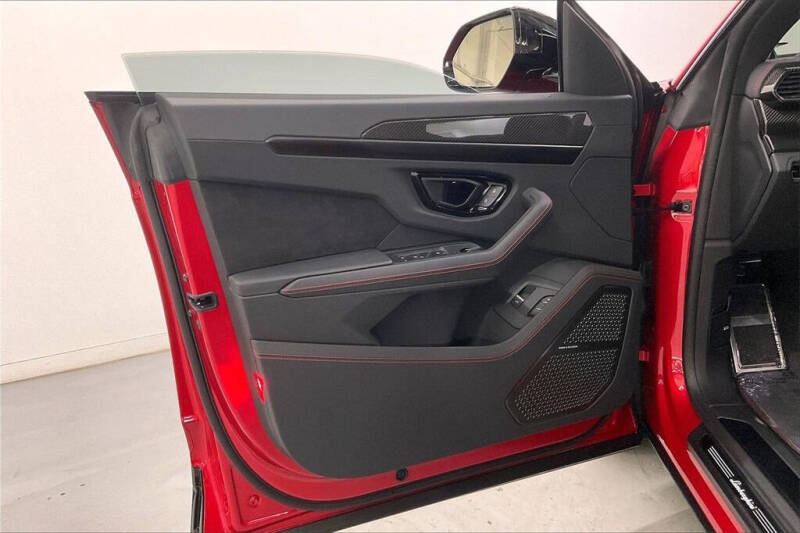 2023 Lamborghini Urus S