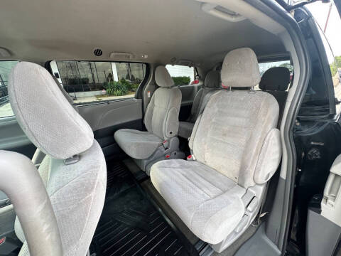 2015 Toyota Sienna LE 8-Passenger