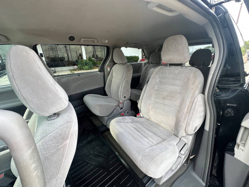 2015 Toyota Sienna LE 8-Passenger