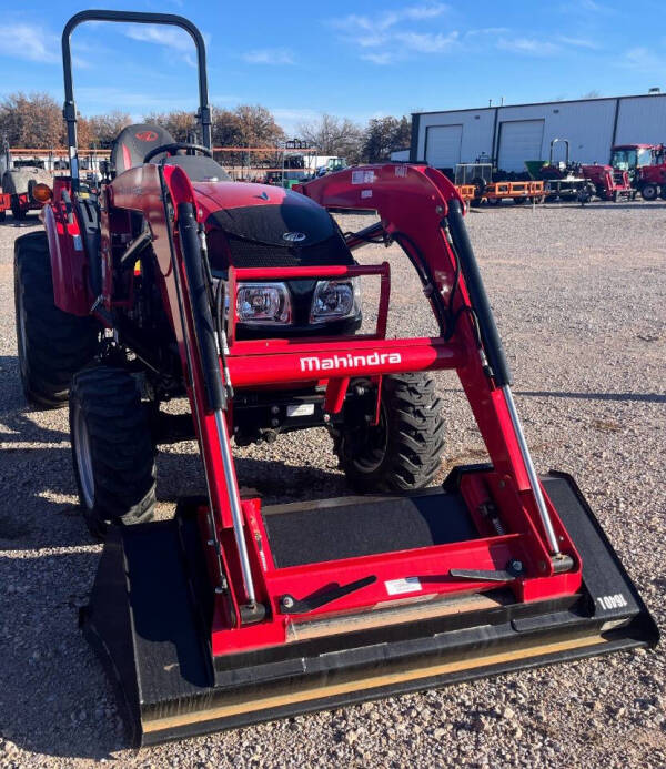 2025 Mahindra 1640 HST