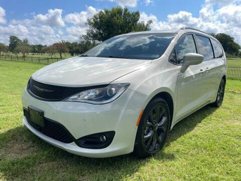 2020 Chrysler Pacifica for sale at Carz Of Texas Auto Sales in San Antonio TX