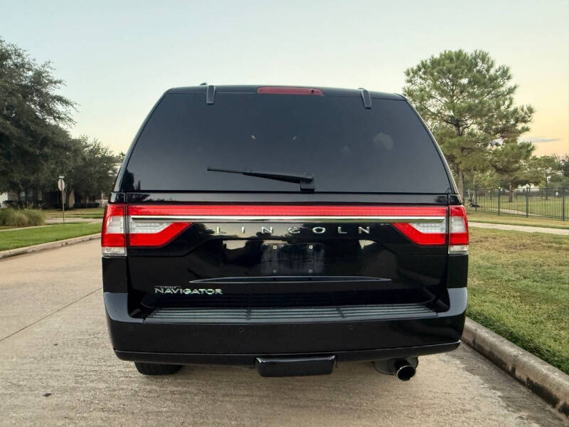 2017 Lincoln Navigator Select